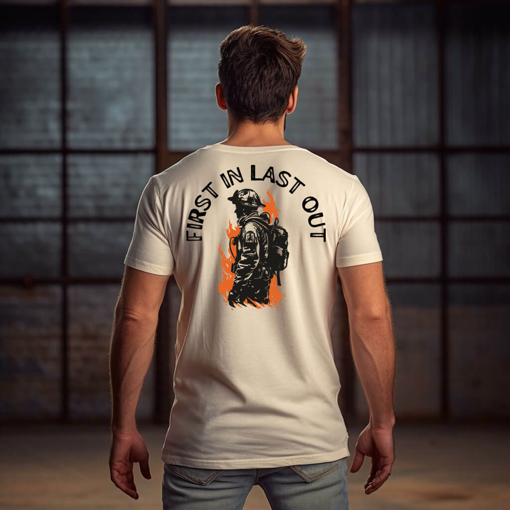 First In Last Out Firefighter men's T-shirt - heather dust cream